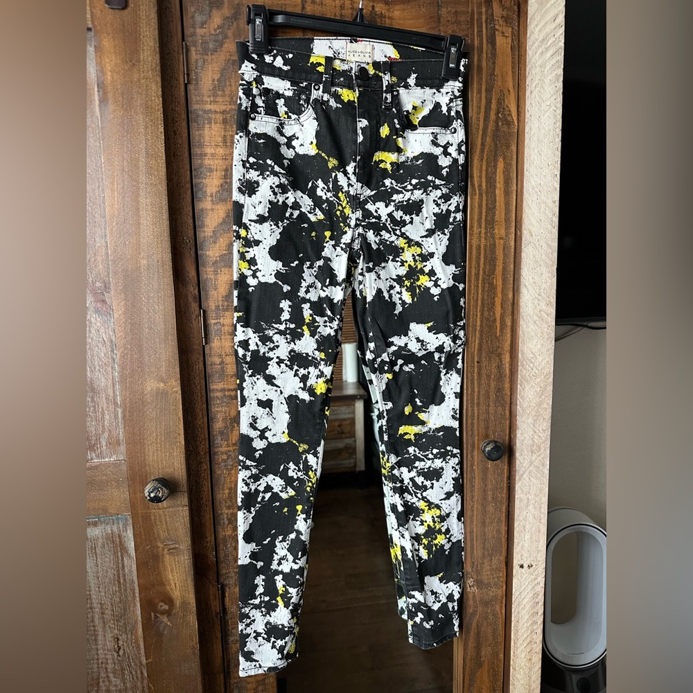 Alice + Olivia Jeans Modern Style